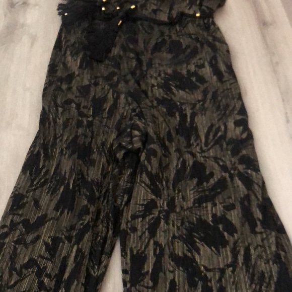 Tahari black and gold jumpsuit NWT - Size 16 - Picture 7 of 8
